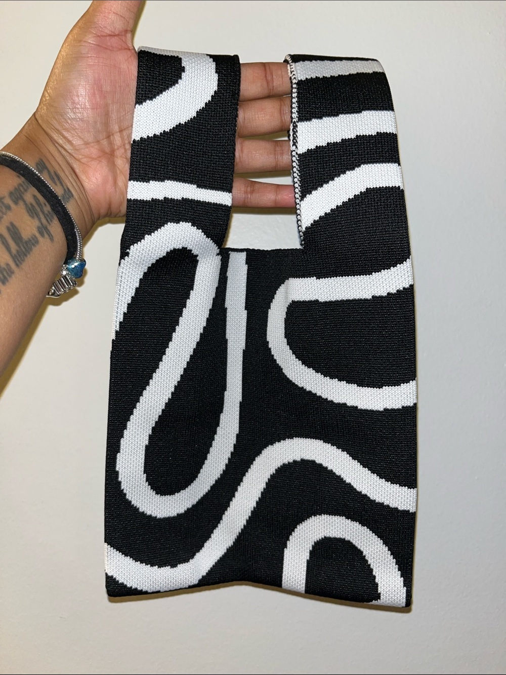 Black & White Graphic Knit Shoulder Bag